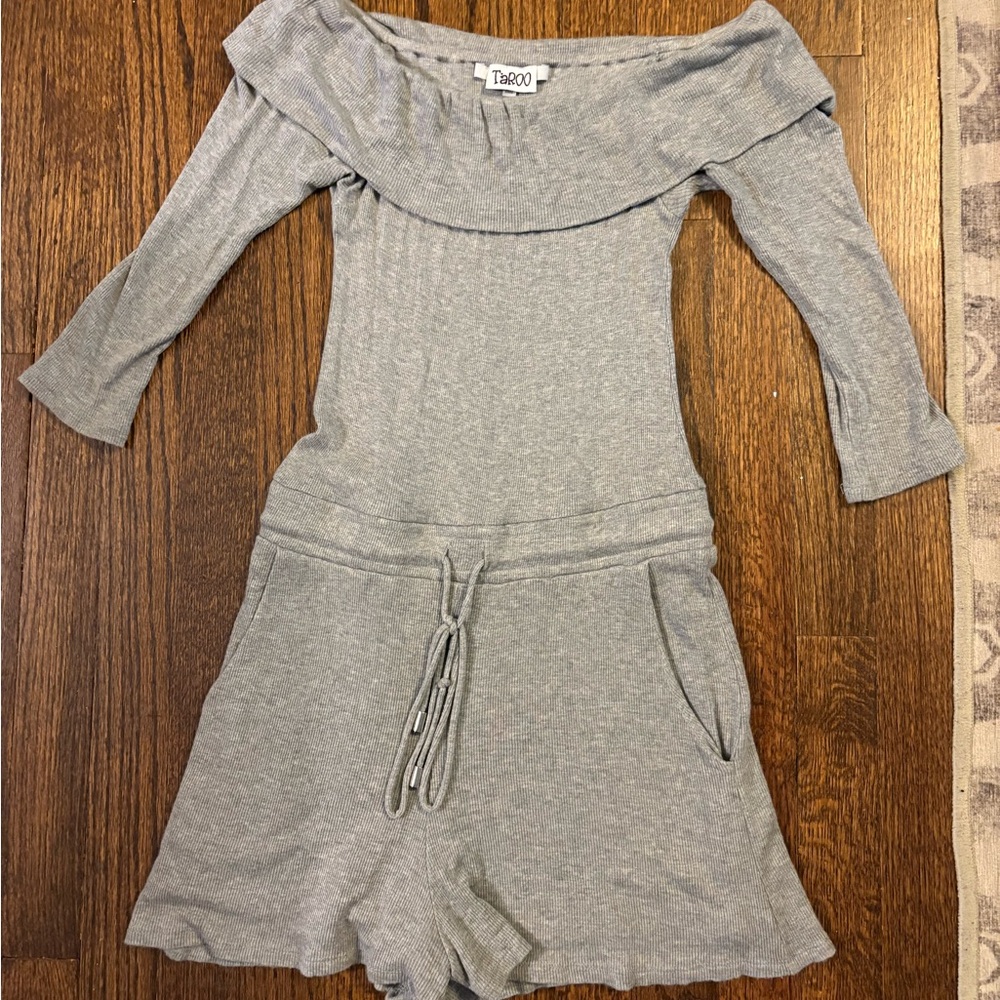 TaROO Gray Off-Shoulder Romper size XS
